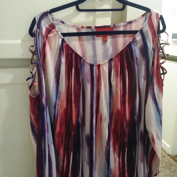 Vibrantly colored blouse by Jennifer Lopez - Picture 9 of 10